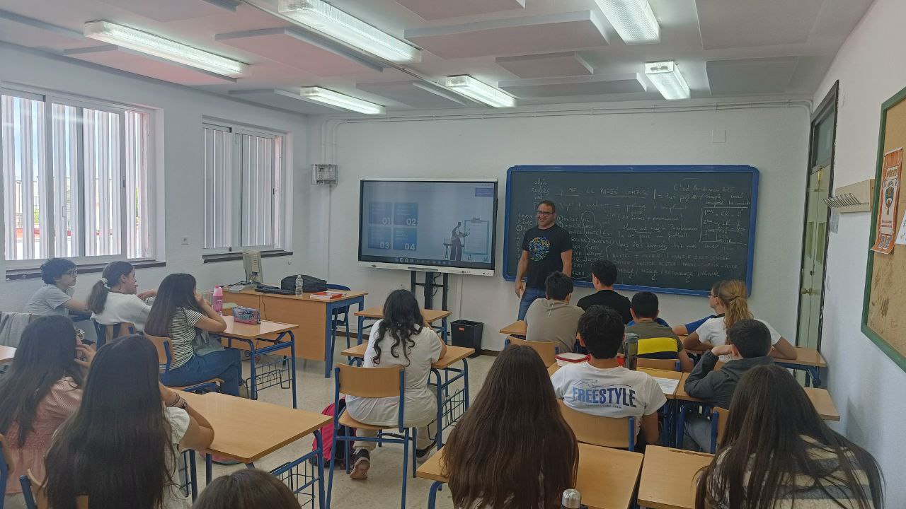 Charla sobre concienciación digital en el IES Antonio María Calero